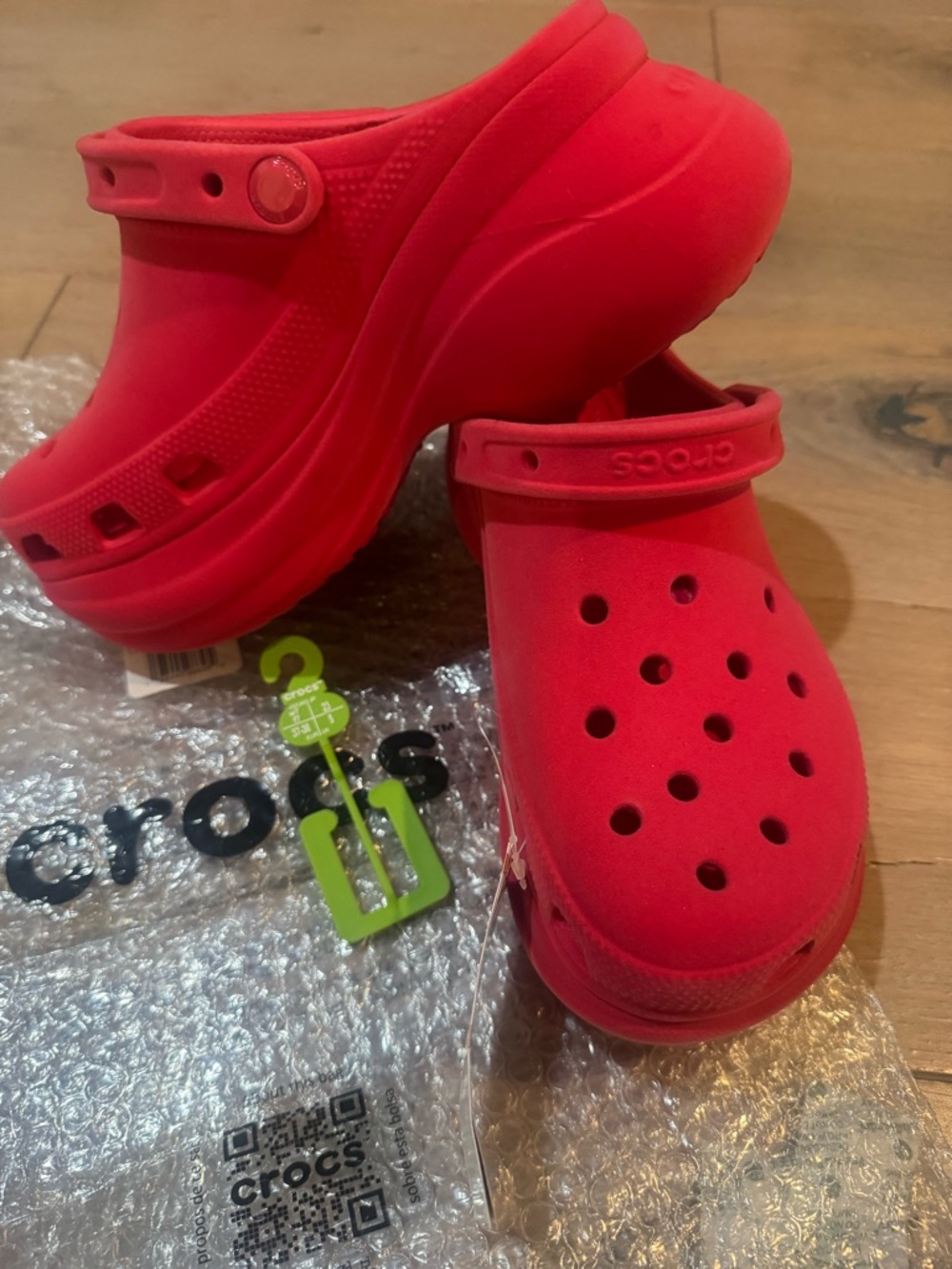 CROCS Platform - velvet -(fuchsia) PINK!!